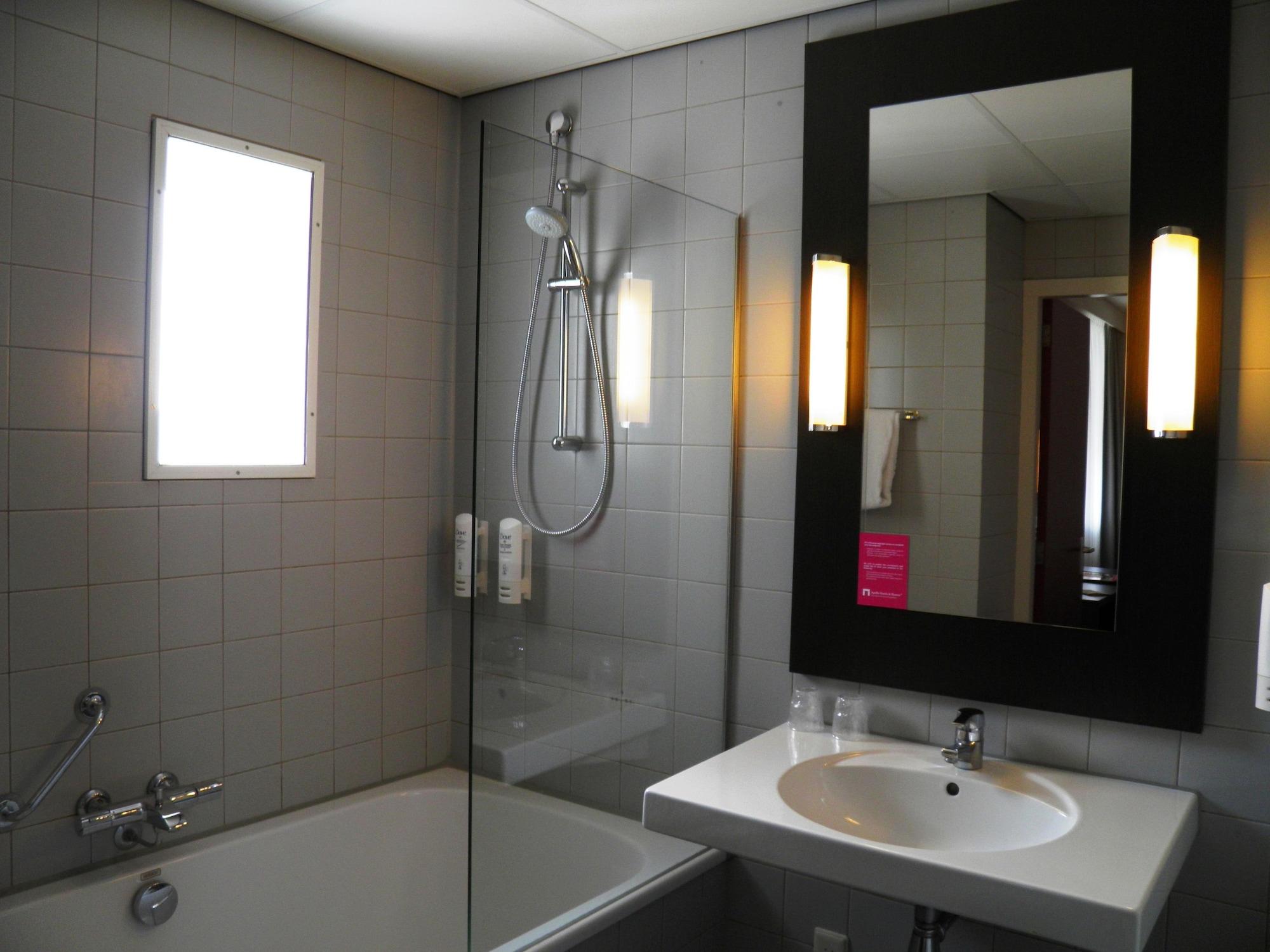 Leonardo Hotel Breda City Center Екстер'єр фото